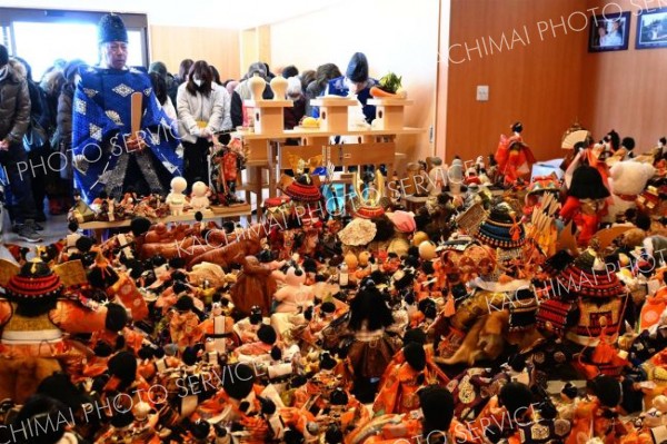 「ぬいぐるみさん、今までありがとう」　音更神社でお人形感謝祭　１万体を供養