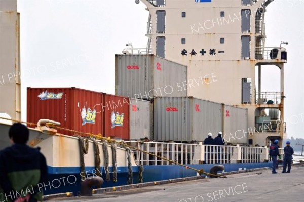 十勝港の定期航路開設へ　試験運航船が入港