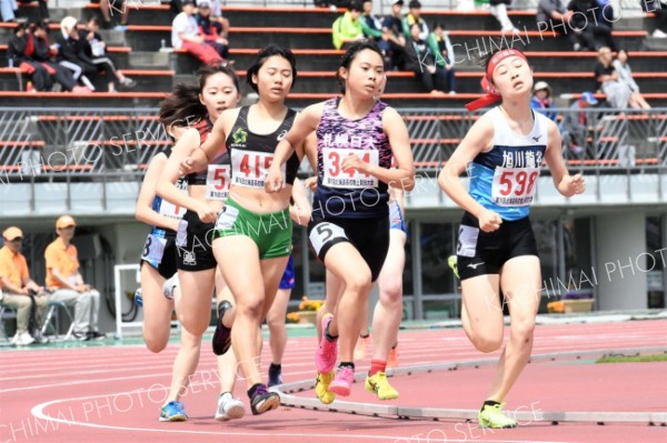 女子８００メートル　札幌日大高―勇足小出