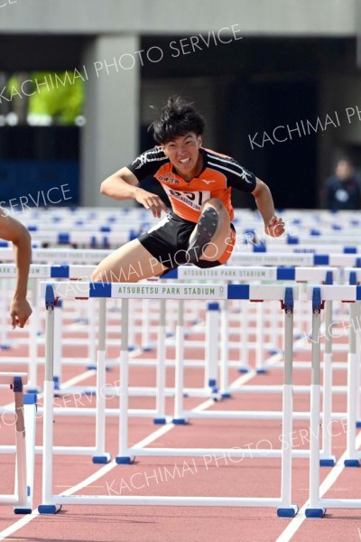 【男子１１０メートル障害決勝】ながら初の１４秒台を記録し３位となった上村大和（白樺学園）