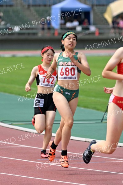 女子２００メートル決勝　７位槙涼奈（帯南商）