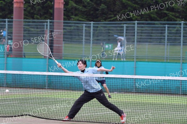 保住・望月組成年男子制す、小学生は水野・松村組初Ｖ、ソフトテニス全十勝選手権 8