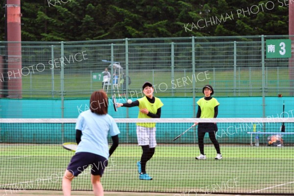 成年男子制す、小学生は水野・松村組初Ｖ、ソフトテニス全十勝選手権 9