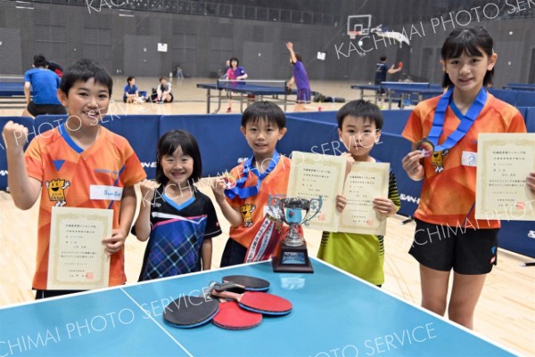 ５人が全日本へ　団体スマイル女子は北日本出場　卓球全農杯ホープス・カブ・バンビの部