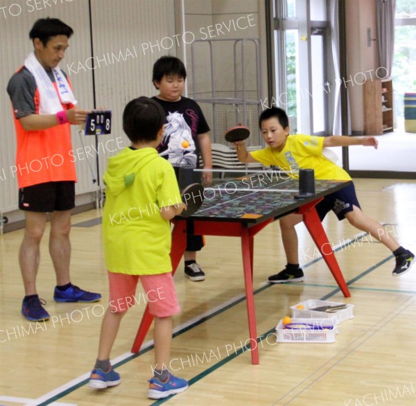 足寄卓球連盟が設立５５周年　記念大会で選手や子どもたちが試合で交流