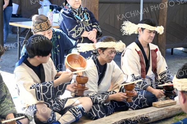 祭司を中心に執り行われた伝統儀式「カムイノミ」