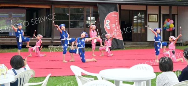 開幕を飾ったＮｓバトンクラブの子どもたち