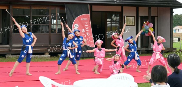 開幕を飾ったＮｓバトンクラブの子どもたち