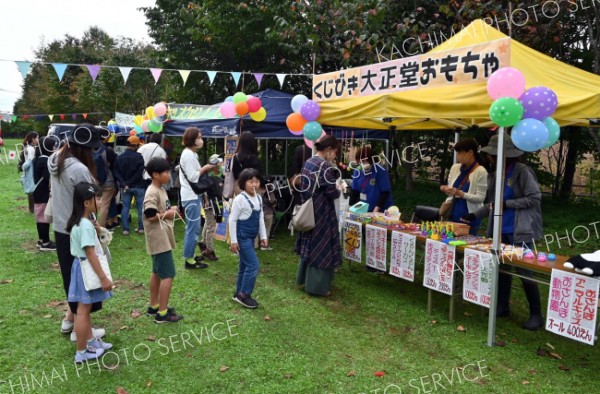 子どもたちでにぎわう会場