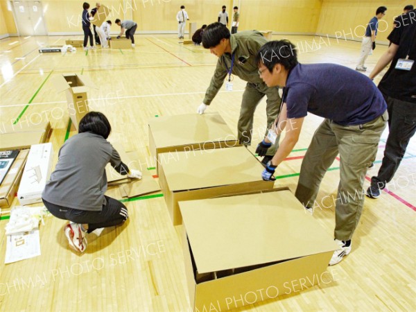 役場職員が防災資機材の取扱を学ぶ　広尾