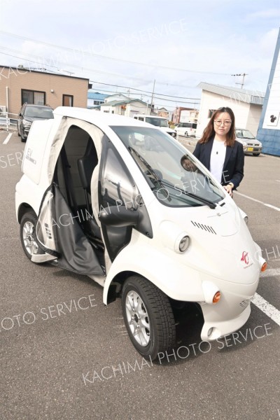 移住者や観光客らに貸し出す超小型電気自動車