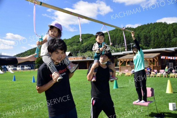 お父さん負けないぞ　陸別保育所で親子運動会