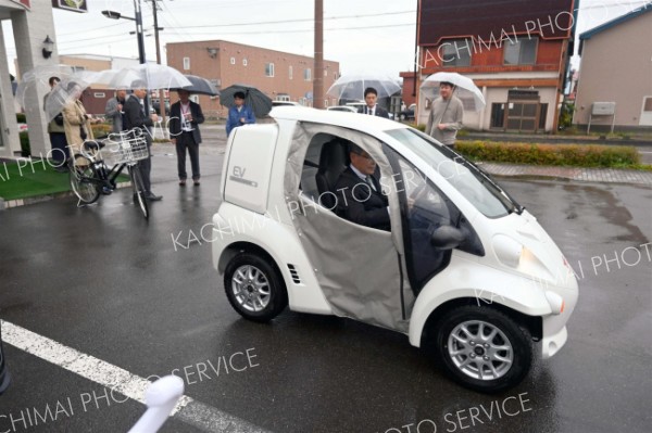 小型電気自動車体感　「まちラボ」が試験事業　大樹