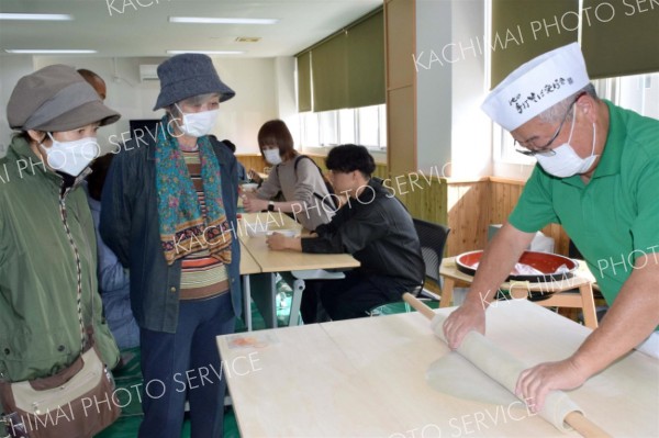 池田産そば「おいしい」　祭り初開催、２０４食を提供