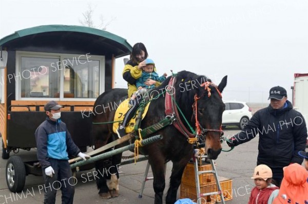 フクスケ出張再開　ばんえいＰＲ馬、コロナ明け４年ぶり