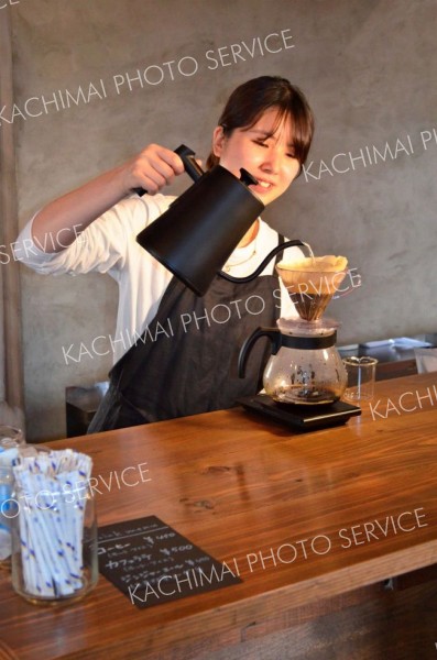 浦幌にブックカフェ「トリノメ商店」開業