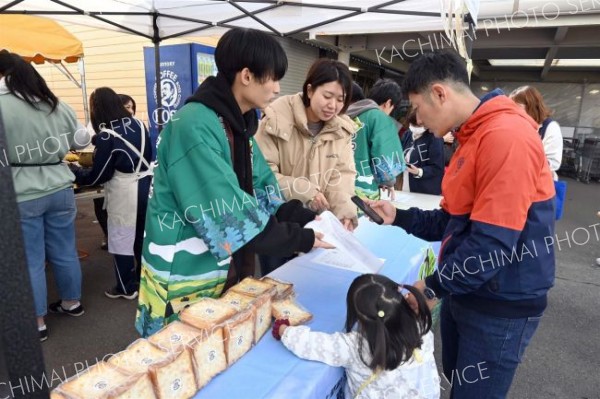 ３０食を配布したフレンチコーントースト