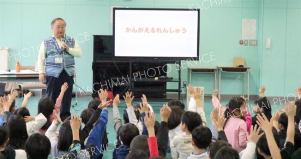 白銀さんの質問に挙手する生徒たち