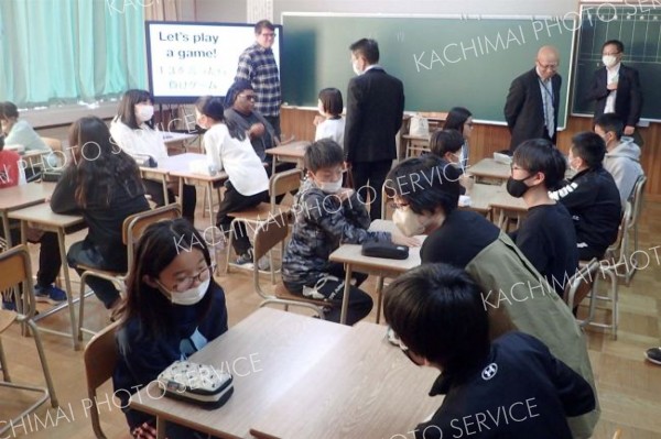士幌町内の児童が中学校で授業体験