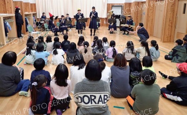 士幌中央中学校吹奏楽部がクリスマスコンサート