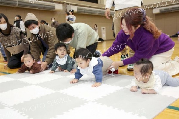 赤ちゃん８５人奮闘　帯広で「オリンピック」初開催