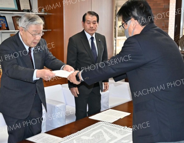 防災公園特別委が提言書を提出　広尾