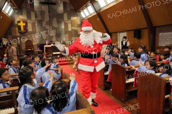 神聖な雰囲気の中クリスマス礼拝　帯広聖公会幼稚園 2