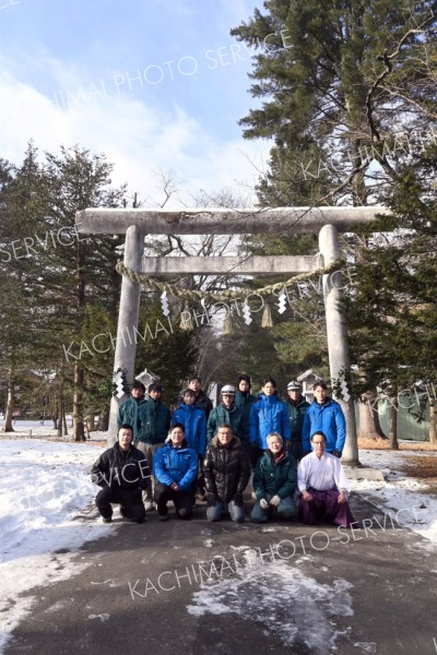 音更神社の大しめ縄新調　音更