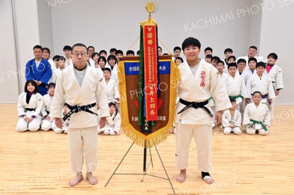 柔道インハイ２冠が飛躍誓う　帰郷し少年団の練習参加