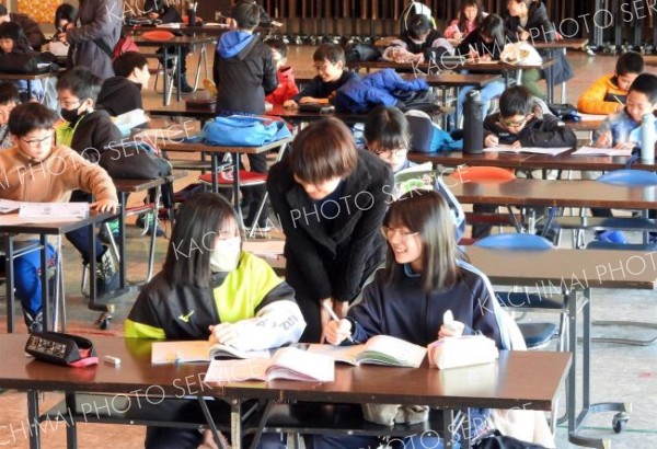 浦幌　冬季学習サポート　児童・生徒が公民館で学習