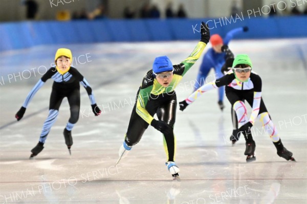 【５年女子５００メートル・予選】石川優和（中央）は予選、決勝共にトップで総合優勝を遂げた
