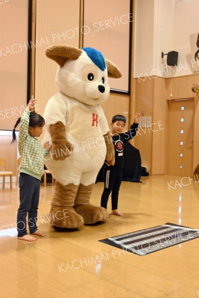 節分に「ほくとくん」登場　あじさい保育園～こぼれ話