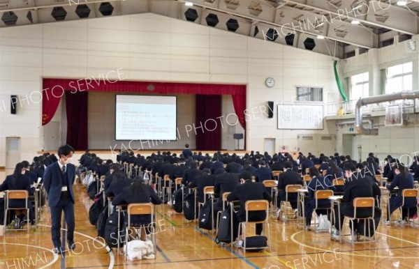 管内３校で１８００人が受験　私立高校一般入試始まる