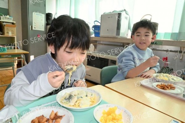八雲のホタテ「プリプリ」　池田小中学校で給食提供