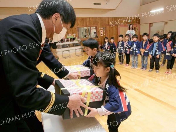 「火遊びしません」幼年消防クラブが入団式　広尾