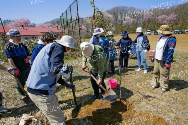 「集いの杜」で植樹祭　広尾 2