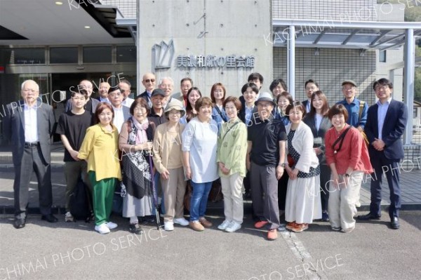 美濃和紙の里会館を訪れた士幌町訪問団