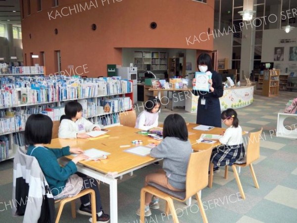 お母さんの似顔絵に挑戦　豊頃町図書館 3