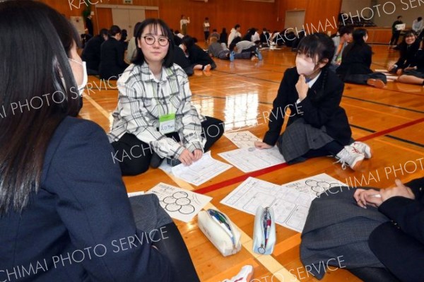 大学生と語り合う　池田高校でカタリ場