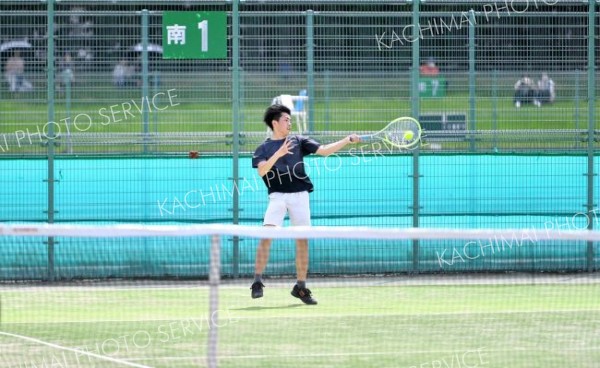 １８歳以下男子２冠、女子単は全十勝ジュニア単複テニス選手権