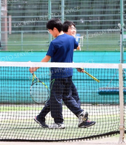 【１６歳以下男子ダブルス決勝】優勝が決まった瞬間の河村優亮・鈴木稜央組（帯緑陽高）