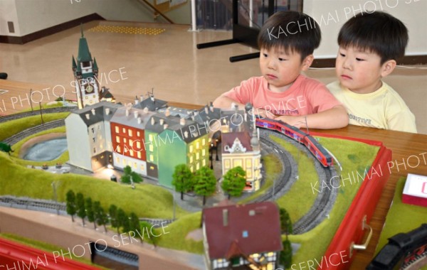 ドイツの街並みを走る鉄道模型展示　池田の君島さん～こぼれ話