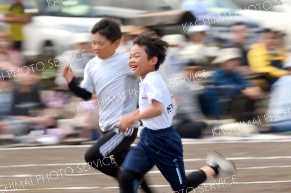 更別小学校運動会（８日、更別小学校。金野和彦撮影）