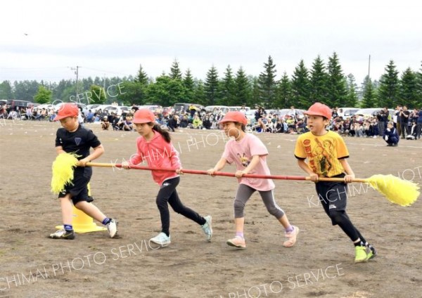 更別小学校運動会（８日、更別小学校。金野和彦撮影）