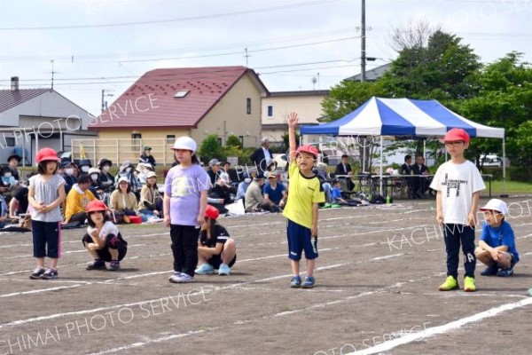 更別小学校運動会（８日、更別小学校。金野和彦撮影）