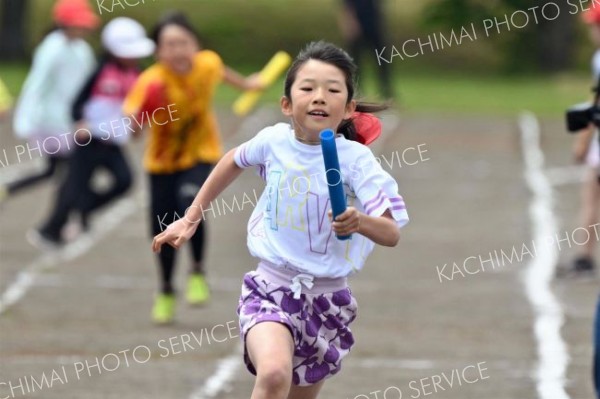 更別小学校運動会（８日、更別小学校。金野和彦撮影）