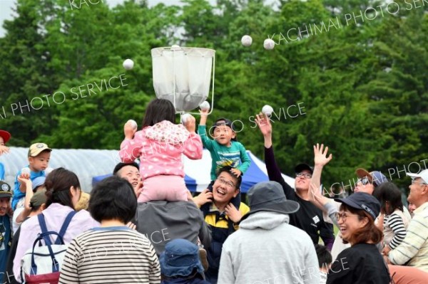 更別小運動会（８日、更別小学校。金野和彦撮影）