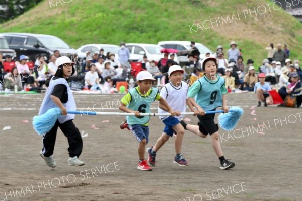 更別小運動会（８日、更別小学校。金野和彦撮影）