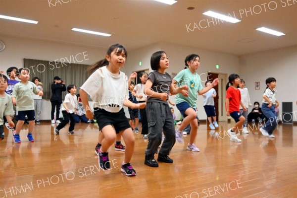 大舞台に向けレッスンに励む子どもたち