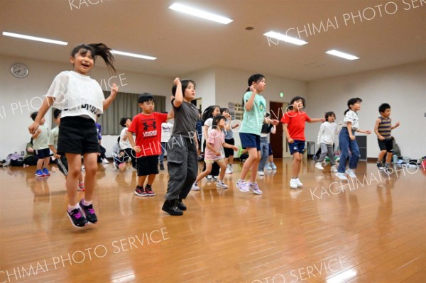 大舞台に向けレッスンに励む子どもたち